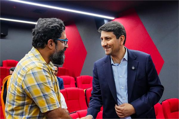 بازدید وزیر ارتباطات از «کارستان هنرستان»