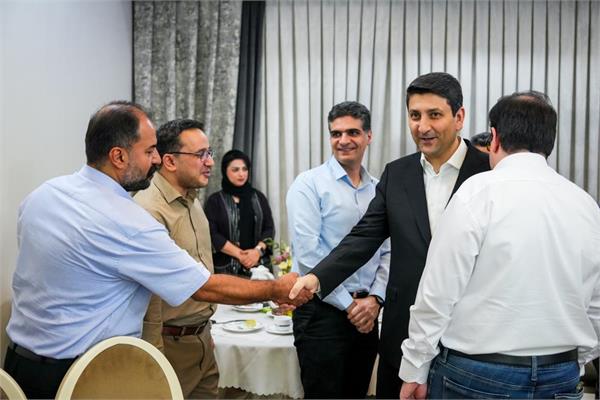 نشست صمیمانه وزیر ارتباطات با اصحاب رسانه