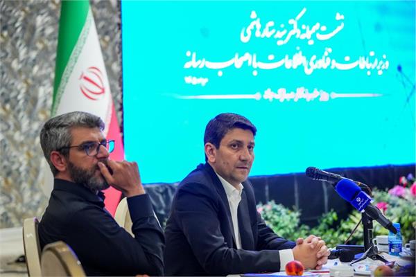 نشست صمیمانه وزیر ارتباطات با اصحاب رسانه