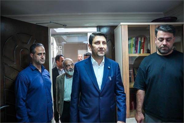 بازدید وزیر ارتباطات از خبرگزاری ایسنا به مناسبت روز خبرنگار