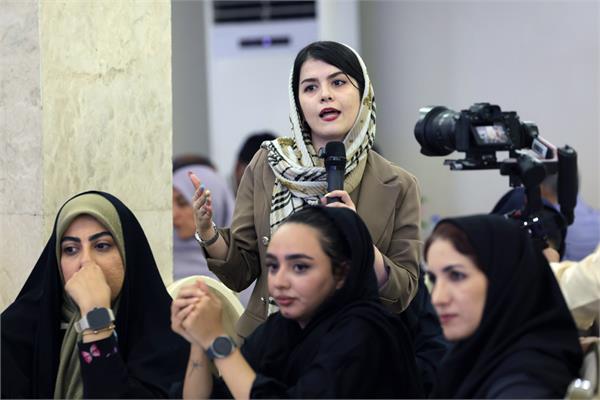 نشست صمیمانه وزیر ارتباطات با اصحاب رسانه