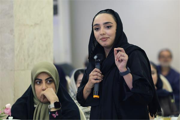 نشست صمیمانه وزیر ارتباطات با اصحاب رسانه