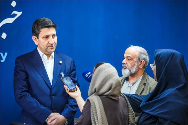 بازدید وزیر ارتباطات از خبرگزاری ایسنا به مناسبت روز خبرنگار