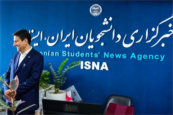 بازدید وزیر ارتباطات از خبرگزاری ایسنا به مناسبت روز خبرنگار
