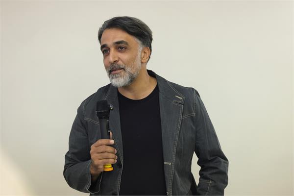 نشست صمیمانه وزیر ارتباطات با اصحاب رسانه
