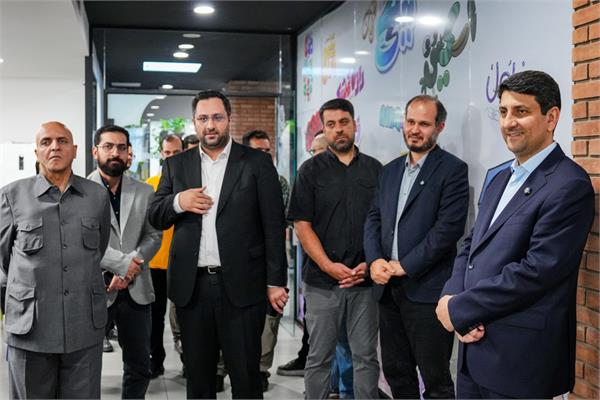 بازدید وزیر ارتباطات از «کارستان هنرستان»