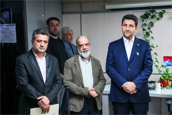بازدید وزیر ارتباطات از خبرگزاری ایسنا به مناسبت روز خبرنگار