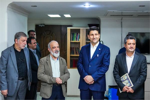 بازدید وزیر ارتباطات از خبرگزاری ایسنا به مناسبت روز خبرنگار