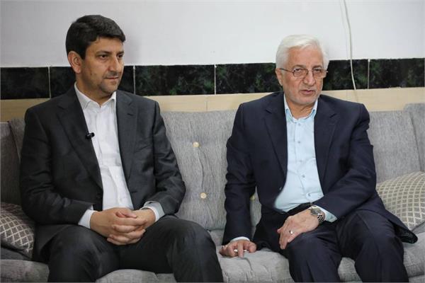 دیدار وزیر ارتباطات با خانواده شهید امیر بهادر مایوان