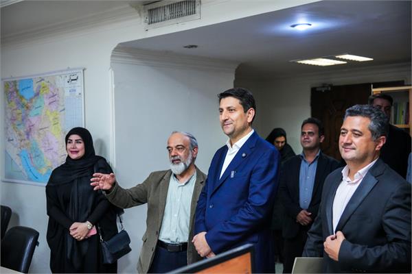 بازدید وزیر ارتباطات از خبرگزاری ایسنا به مناسبت روز خبرنگار