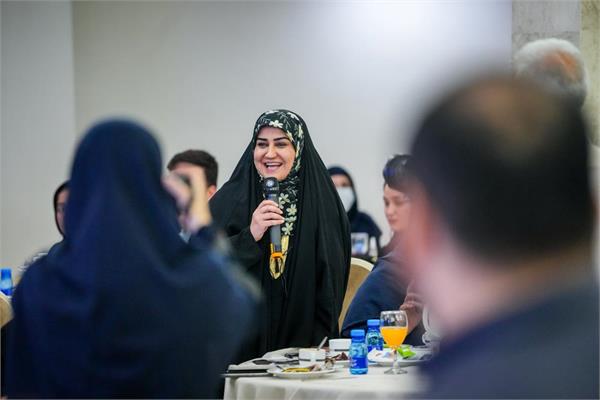 نشست صمیمانه وزیر ارتباطات با اصحاب رسانه