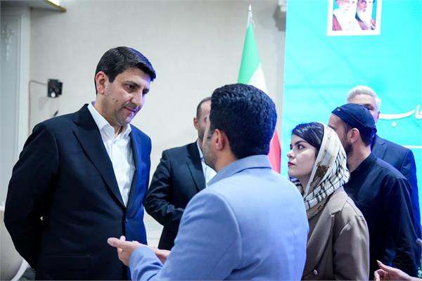 نشست صمیمانه وزیر ارتباطات با اصحاب رسانه